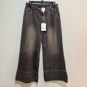 Washed Black Wide-Leg Cropped Jeans – Y2K Flare Vibes